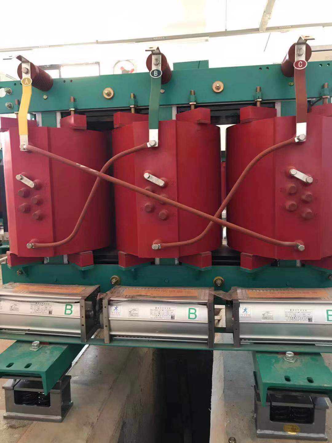 ���̰���